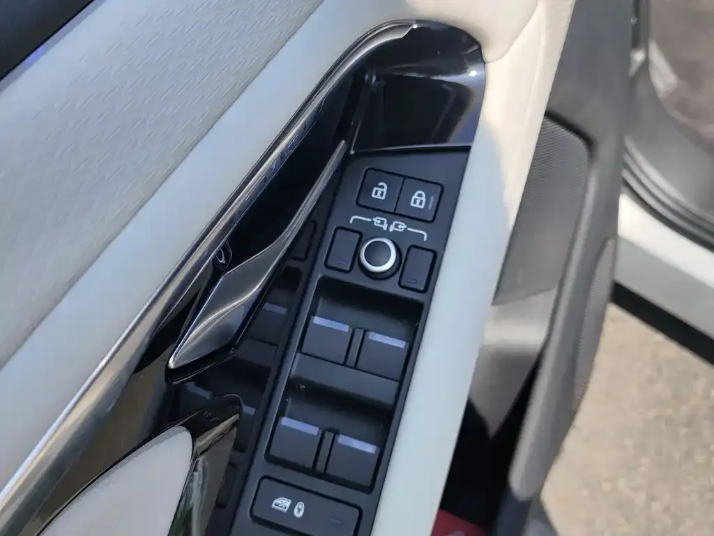 Land Rover Evoque 2022 из CN, фото 2