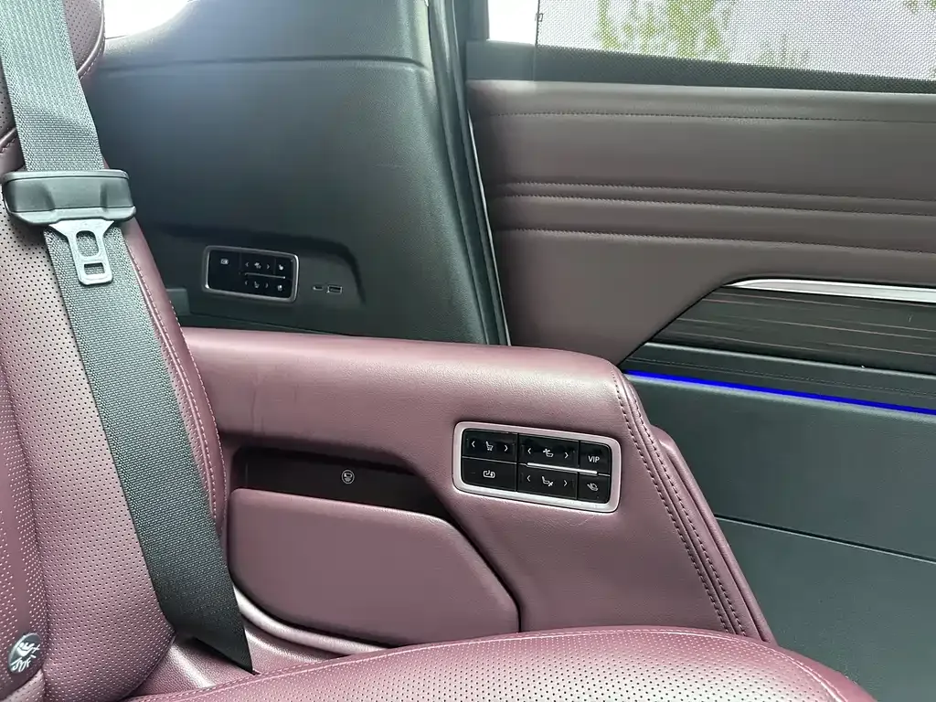 Buick Century 2023 из CN, фото 2
