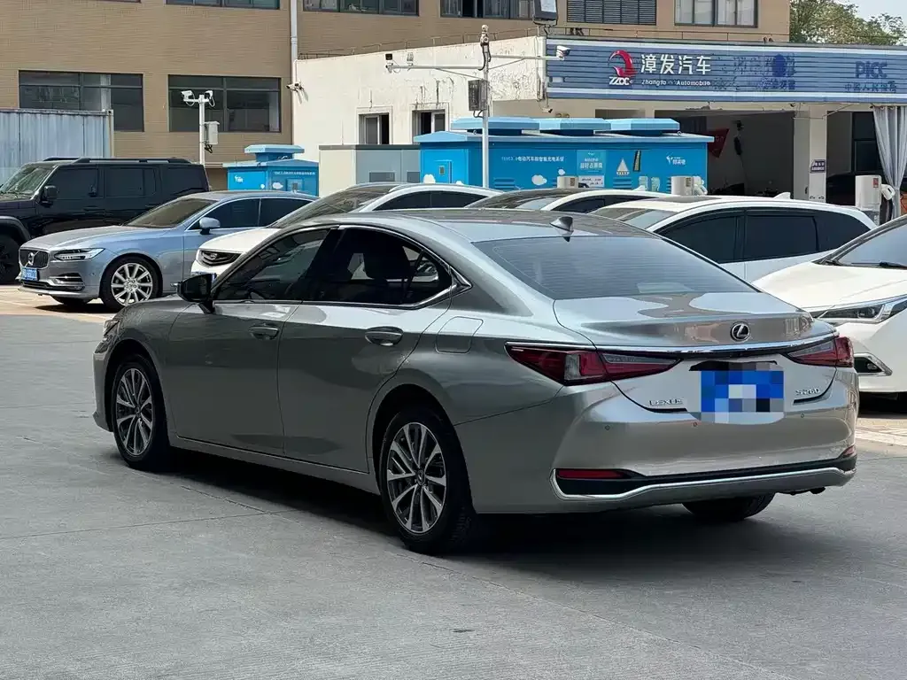 Lexus ES — фото 8