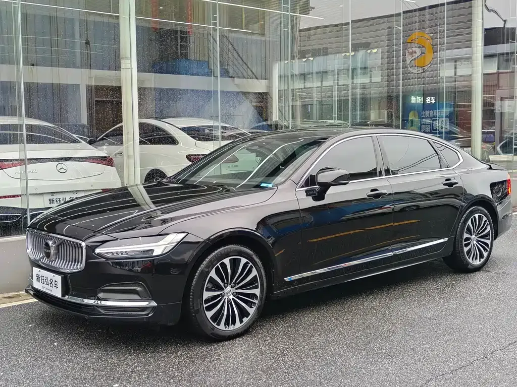 Volvo S90 — фото 1