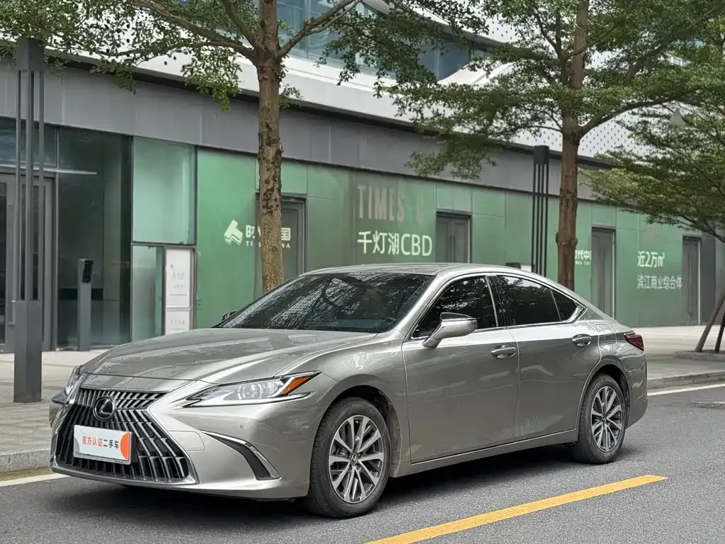 Lexus ES — фото 1