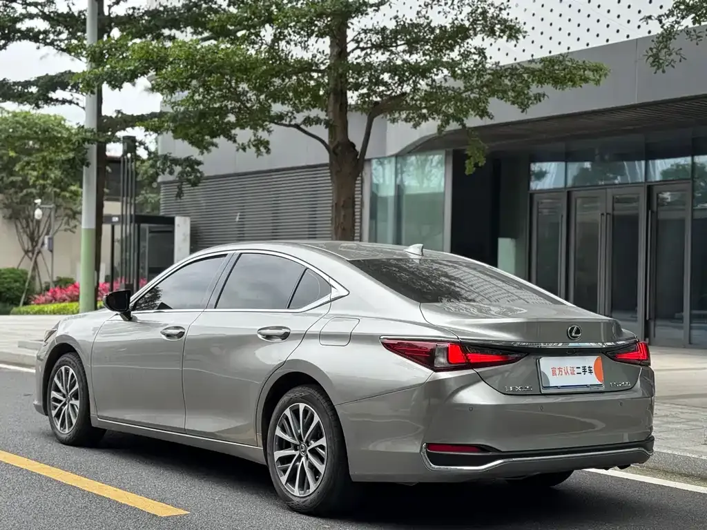 Lexus ES — фото 6