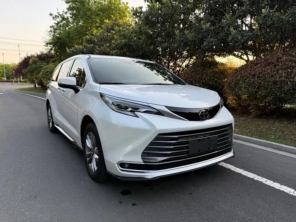 Toyota Sienna — фото 8
