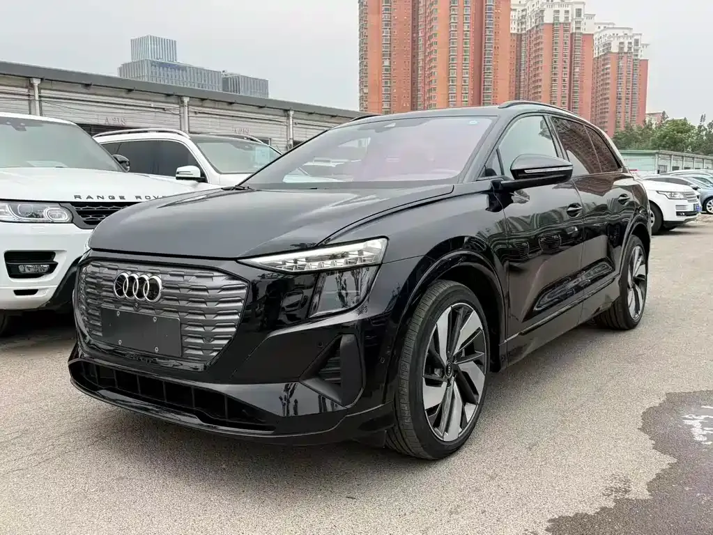 Audi Q5 e-tron — фото 1