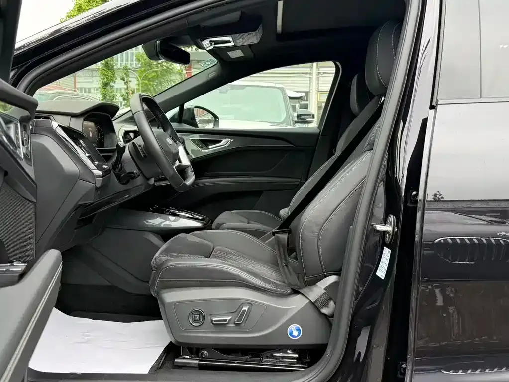Audi Q5 e-tron — фото 4