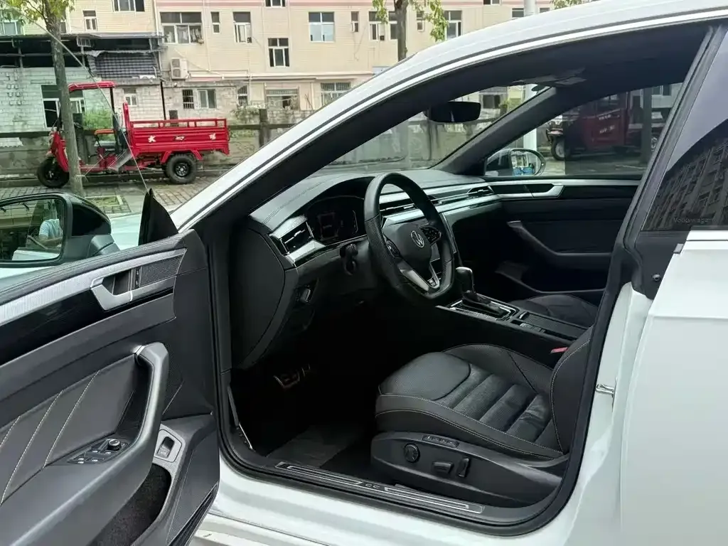 Volkswagen CC 2024 из CN, фото 7