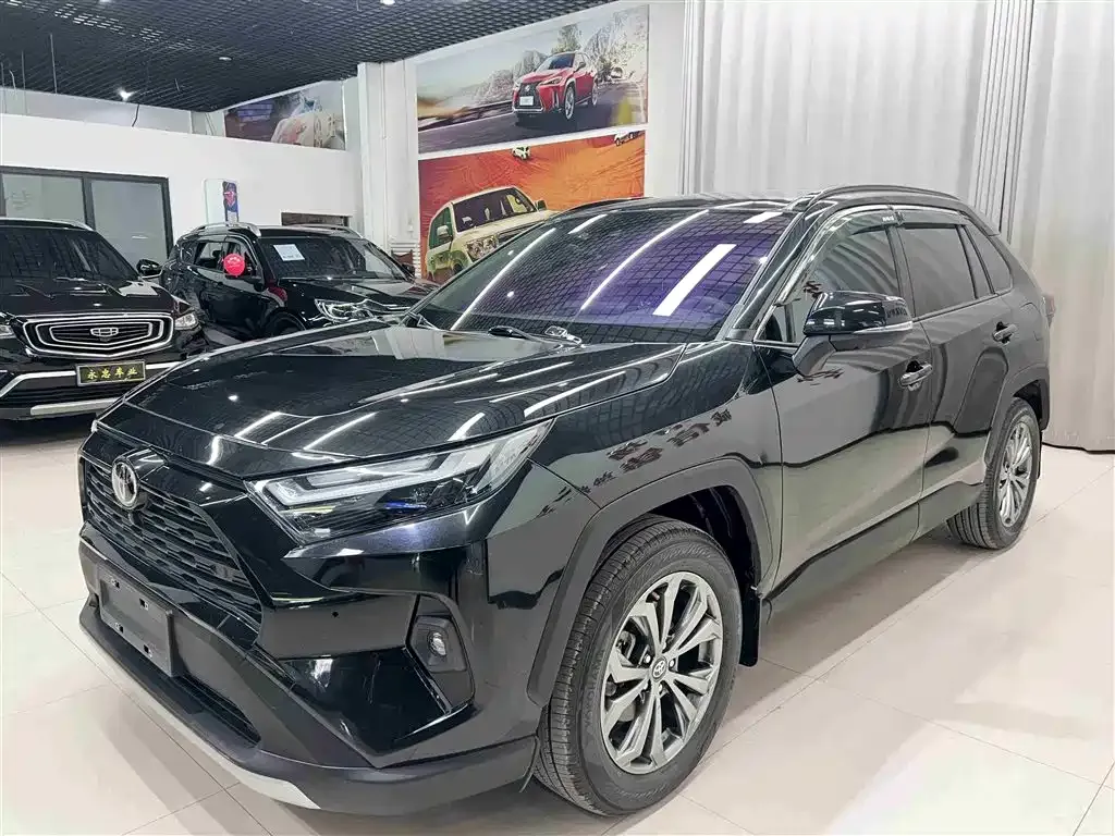 Toyota RAV4 — фото 1