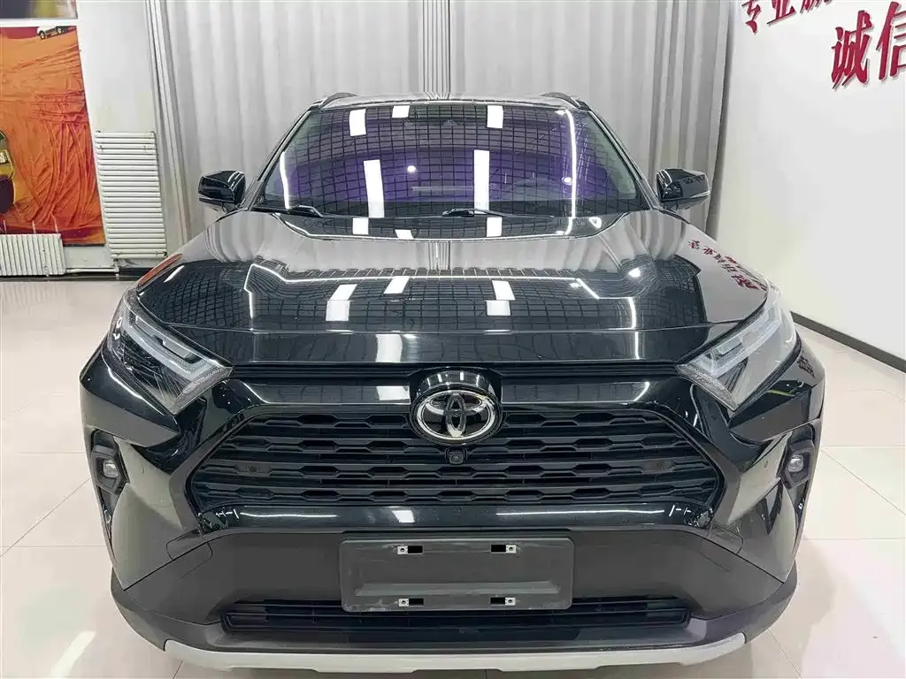 Toyota RAV4 — фото 8