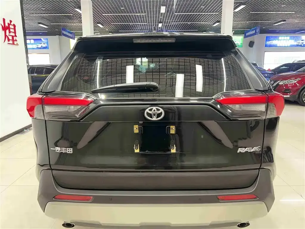 Toyota RAV4 — фото 9