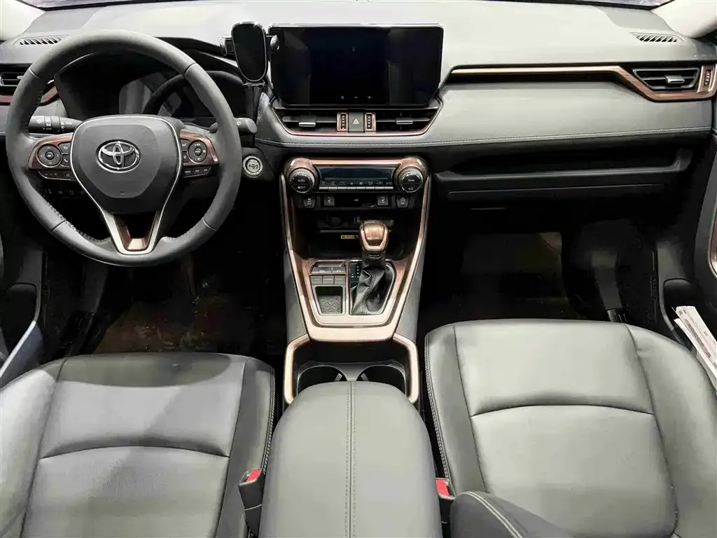 Toyota RAV4 — фото 2