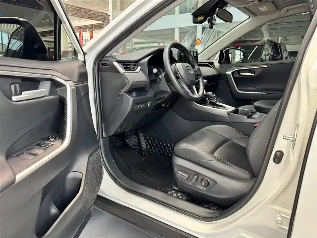 Toyota Wildlander 2023 из CN, фото 7