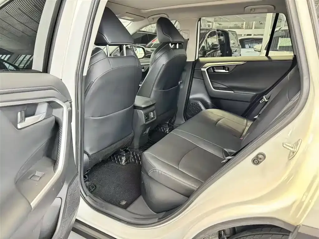 Toyota Wildlander 2023 из CN, фото 8