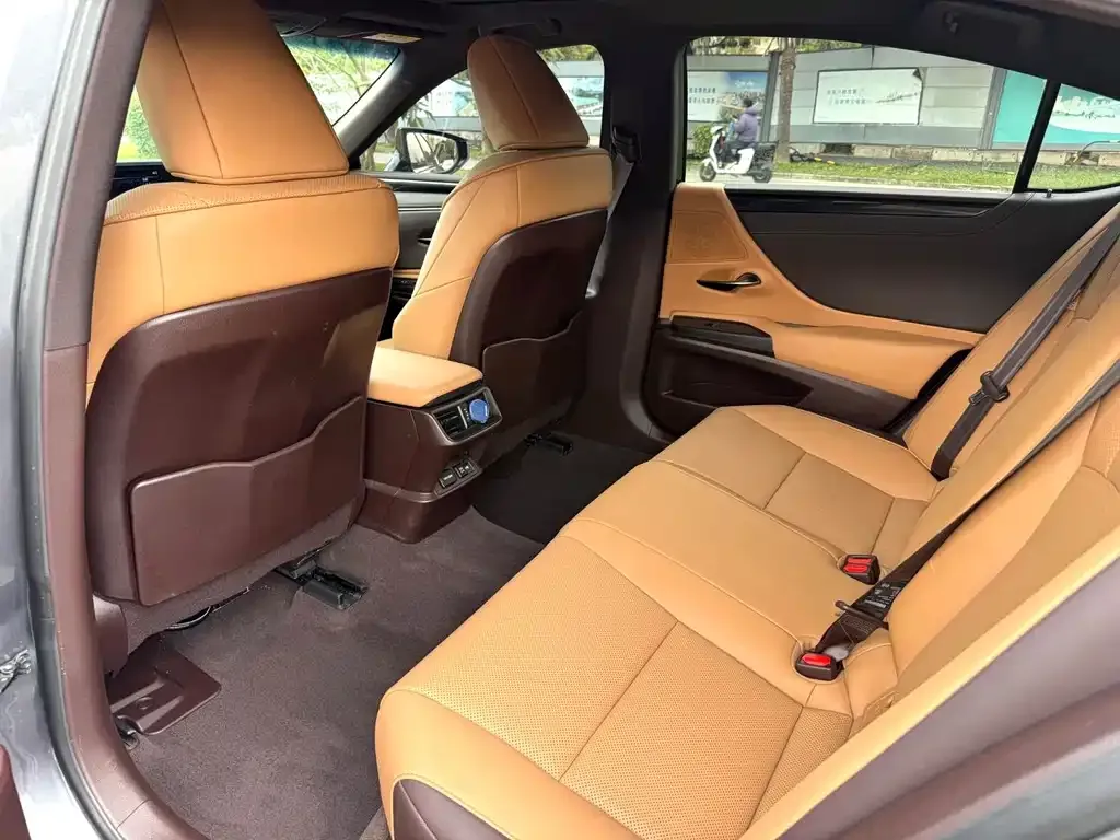 Lexus ES 2021 из CN, фото 2