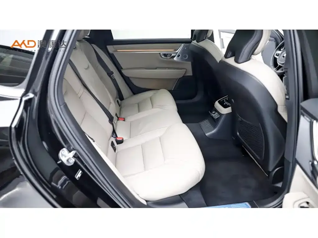 Volvo S90 PHEV 2025 из CN, фото 4