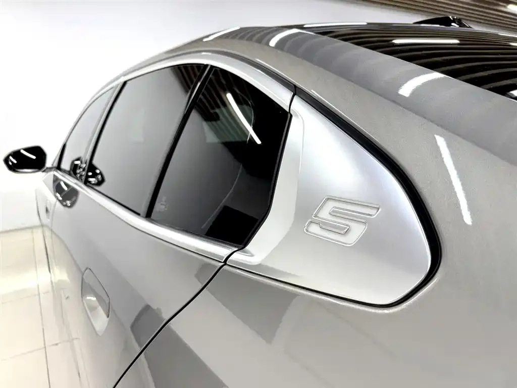 BMW 5 Series 2024 из CN, фото 3