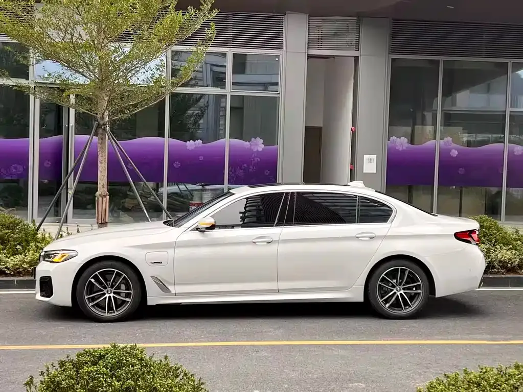 BMW 5 Series New Energy — фото 7