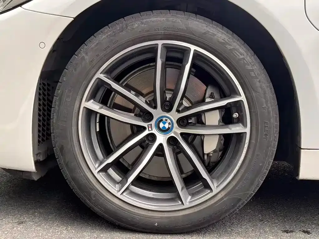 BMW 5 Series New Energy — фото 8