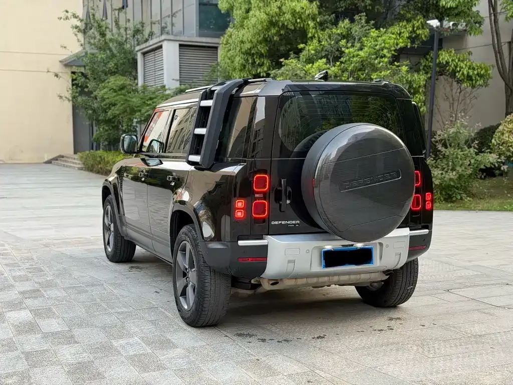 Land Rover Defender — фото 10