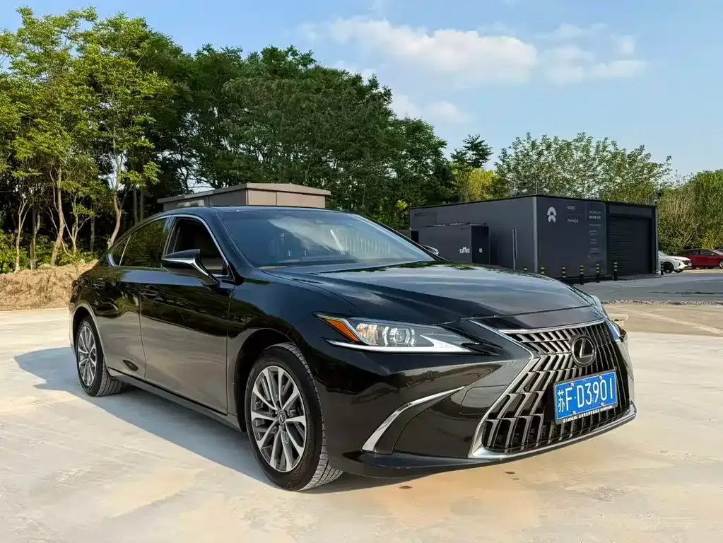 Lexus ES — фото 8