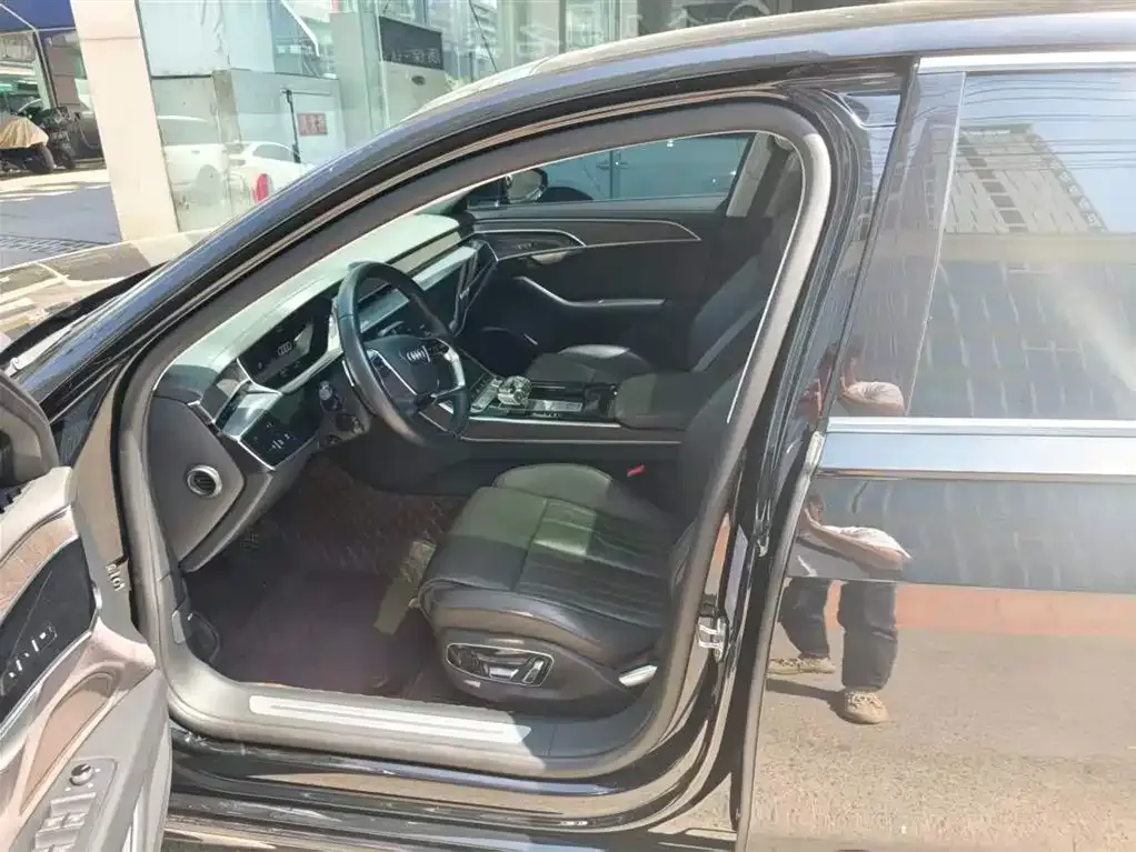 Audi A8 2023 из CN, фото 3
