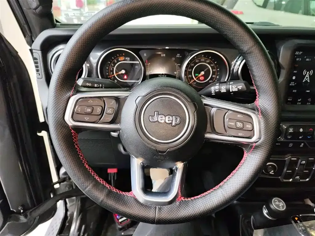 Jeep Wrangler — фото 10