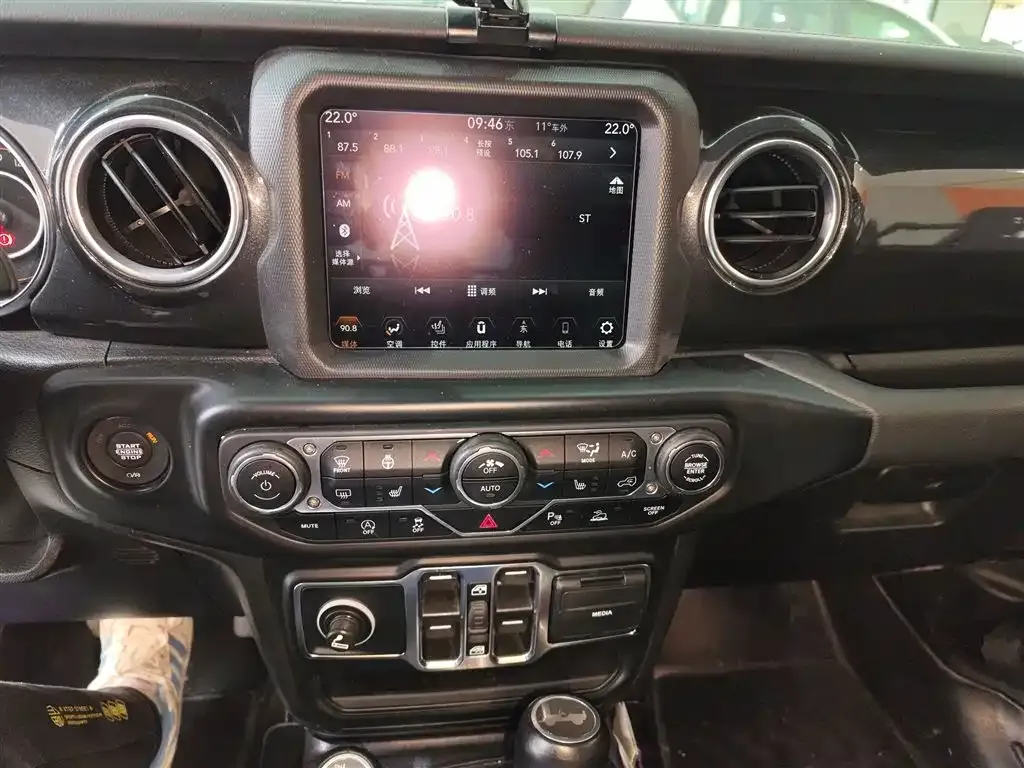 Jeep Wrangler — фото 9