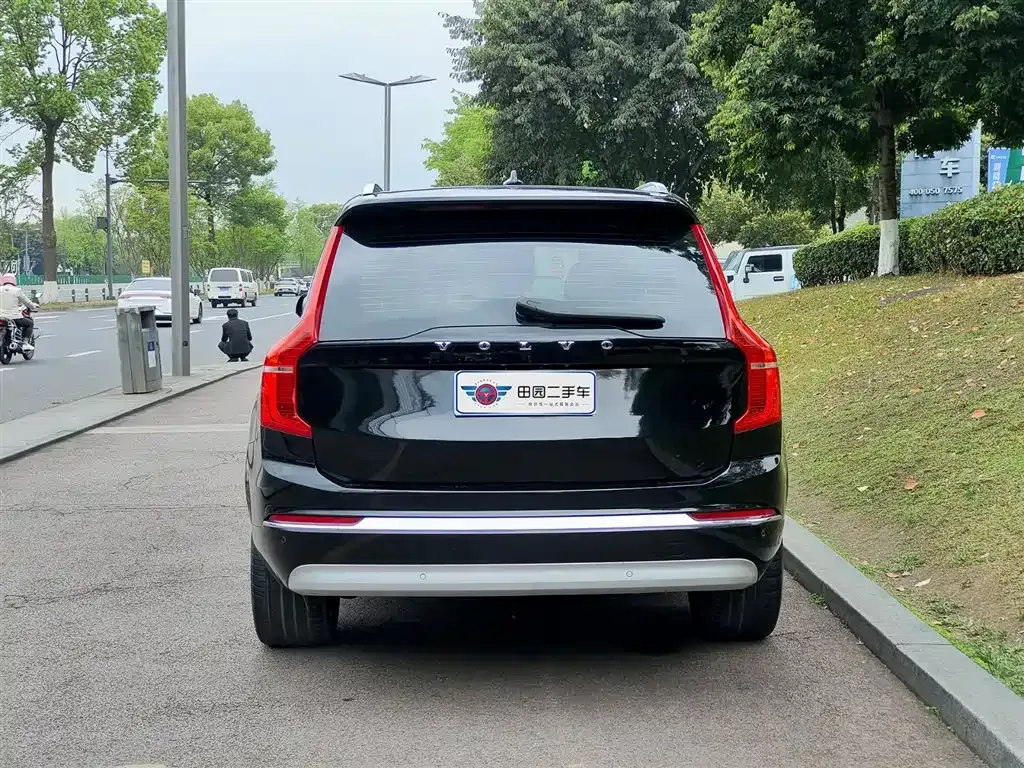 Volvo XC90 — фото 10