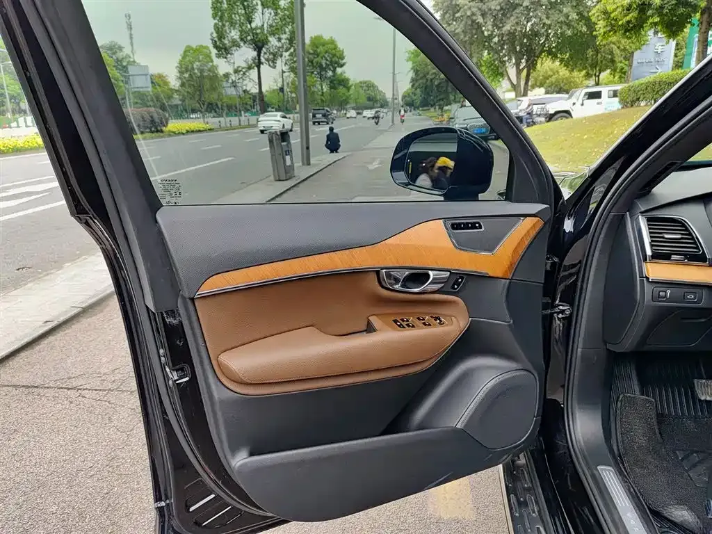 Volvo XC90 — фото 2