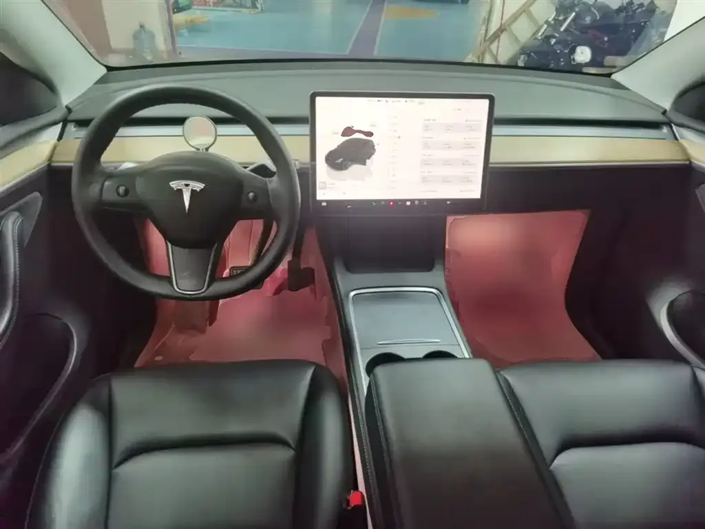 Tesla Model Y — фото 5