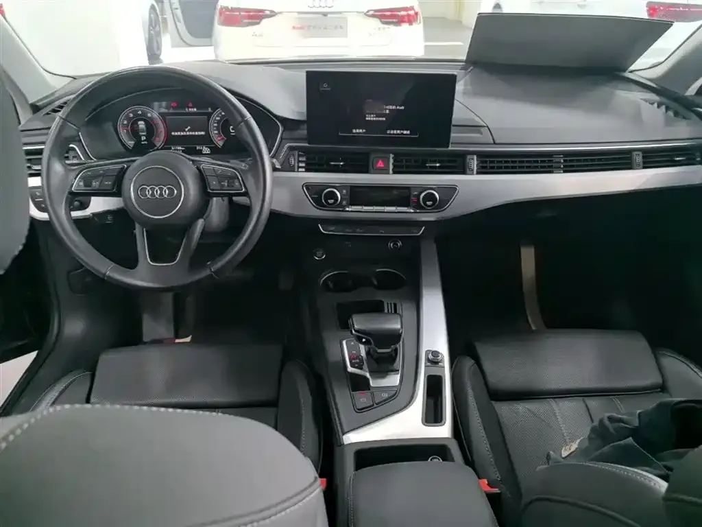 Audi A4L 2023 из CN, фото 2