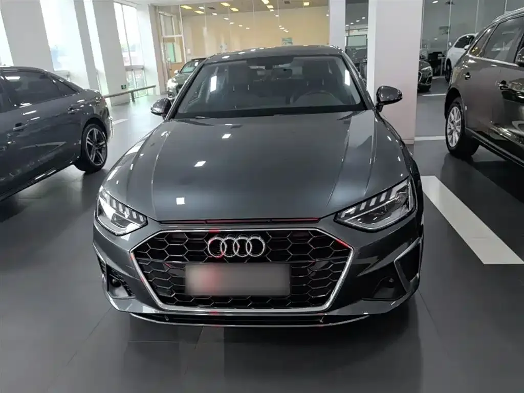 Audi A4L 2023 из CN, фото 4