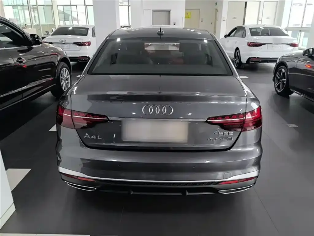Audi A4L 2023 из CN, фото 9