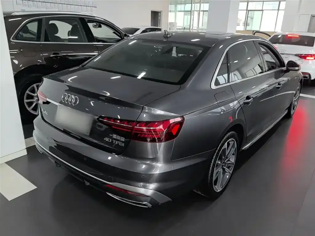 Audi A4L 2023 из CN, фото 10