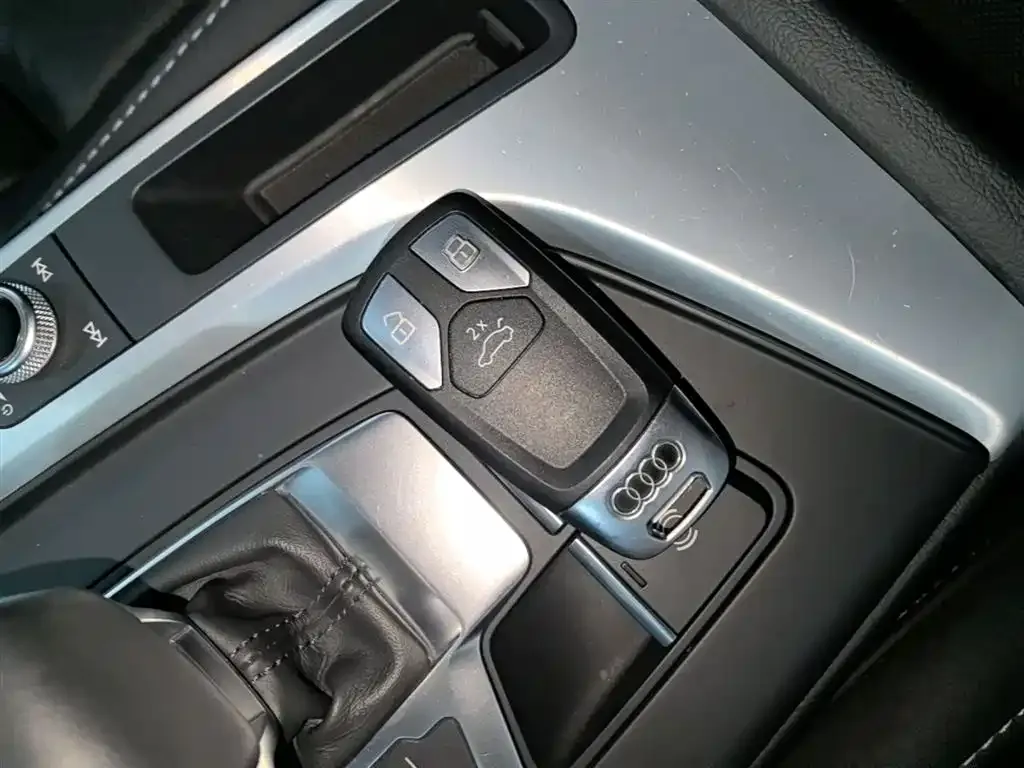 Audi A4L 2023 из CN, фото 6