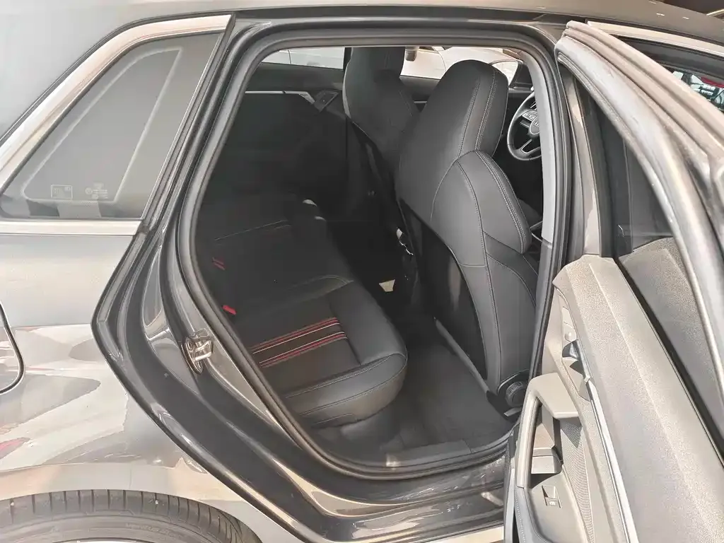Audi A3 2024 из CN, фото 2