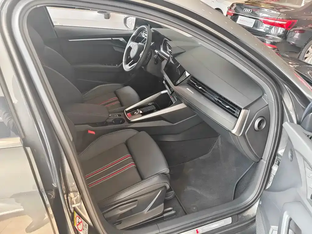 Audi A3 2024 из CN, фото 4