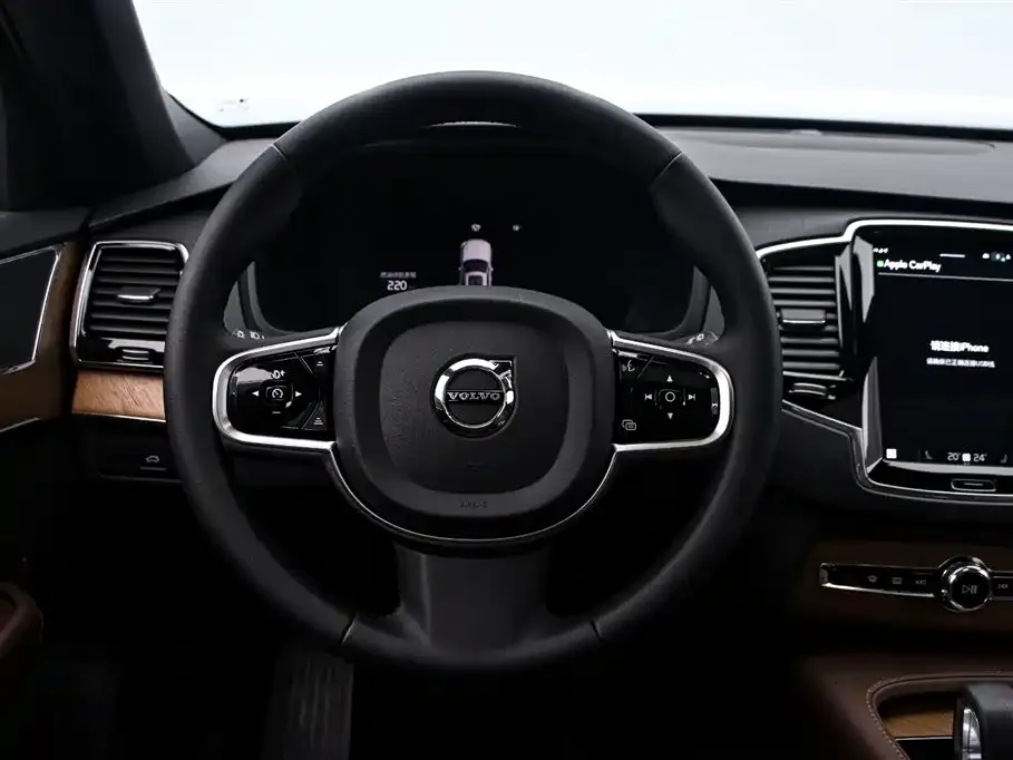Volvo XC90 — фото 9