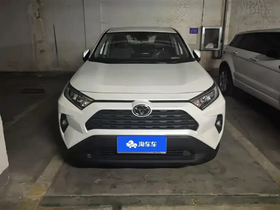 Toyota RAV4 — фото 8