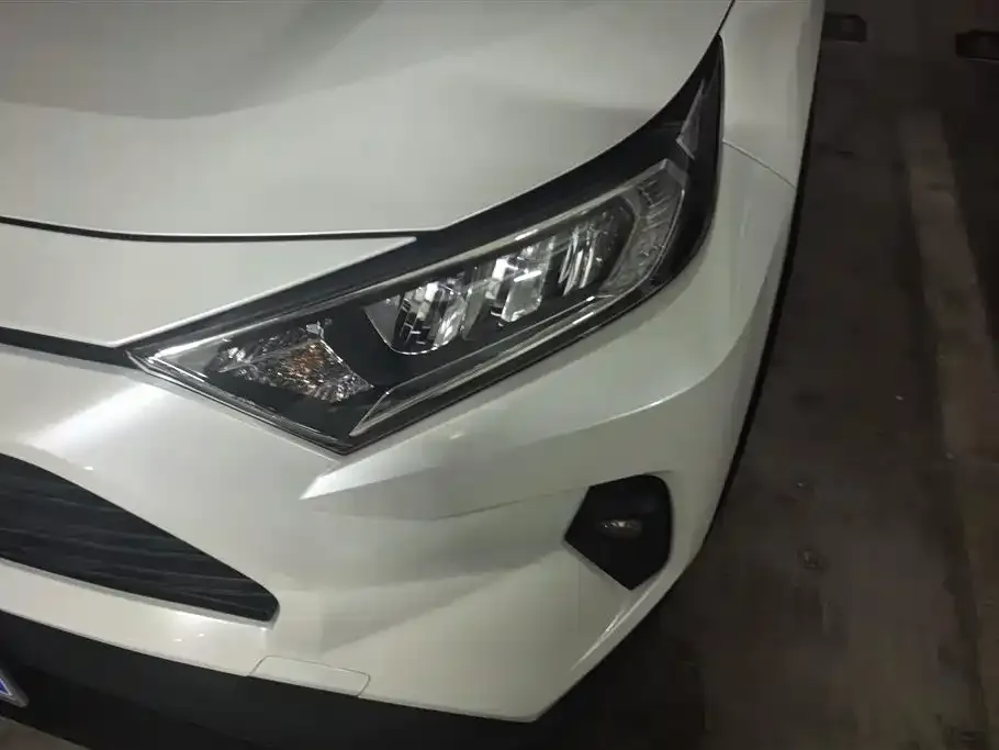 Toyota RAV4 — фото 10