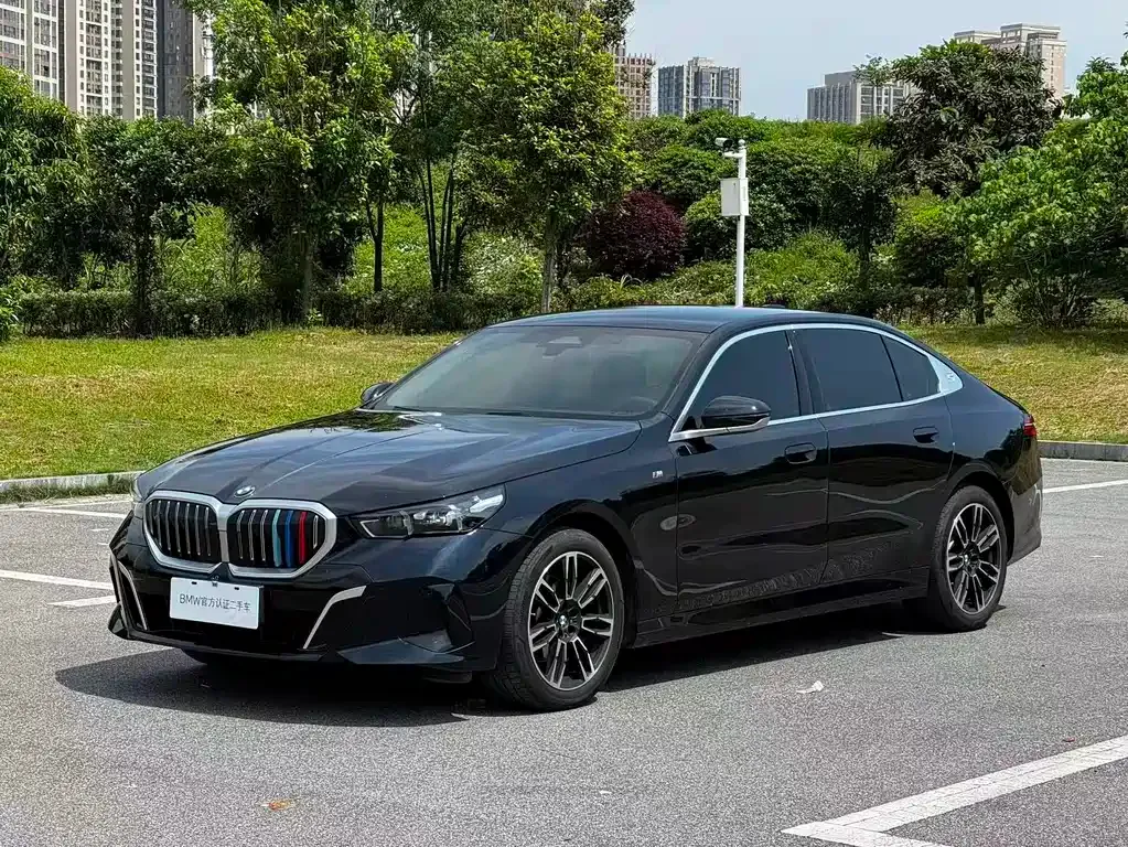 BMW 5 Series — фото 10