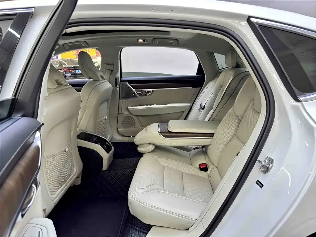 Volvo S90 — фото 10