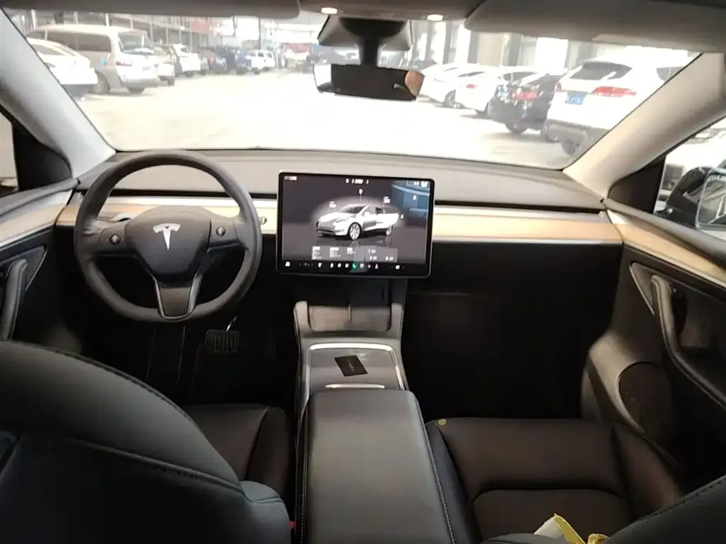 Tesla Model Y — фото 2