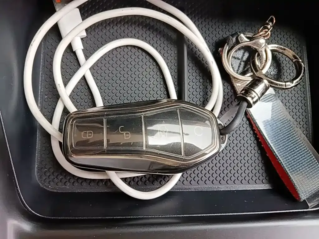 BYD Seal 05 DM-i — фото 9