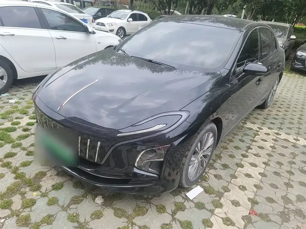 Hongqi E-QM5