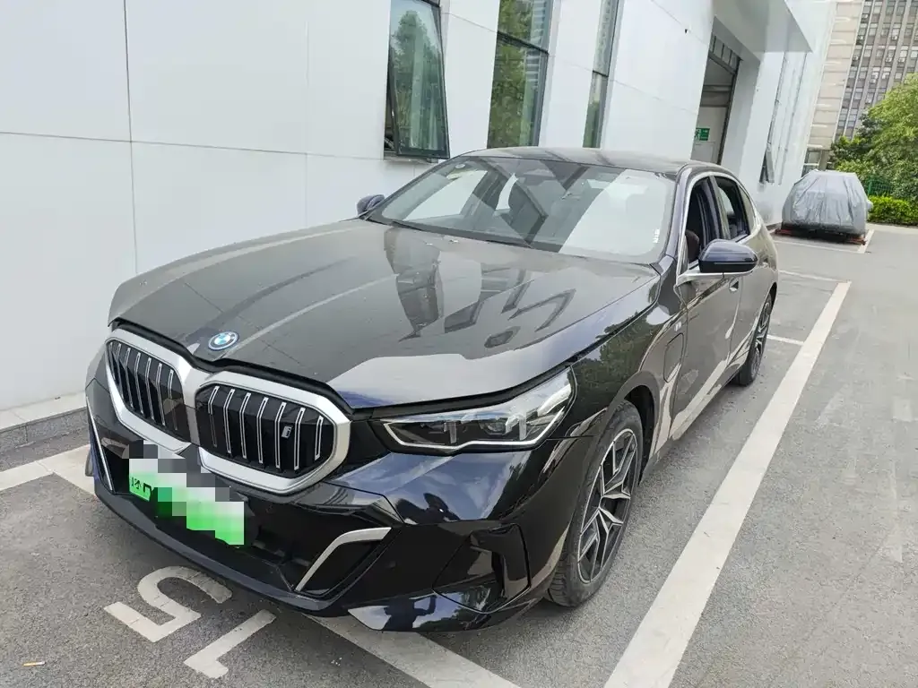 BMW i5