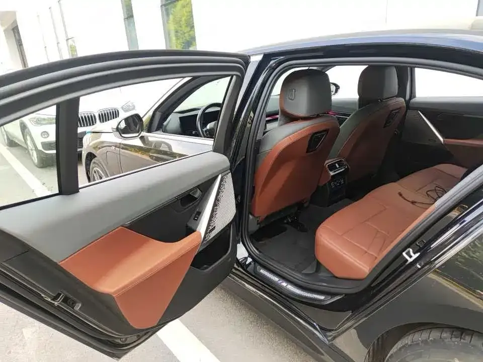 BMW i5 2025 из CN, фото 3