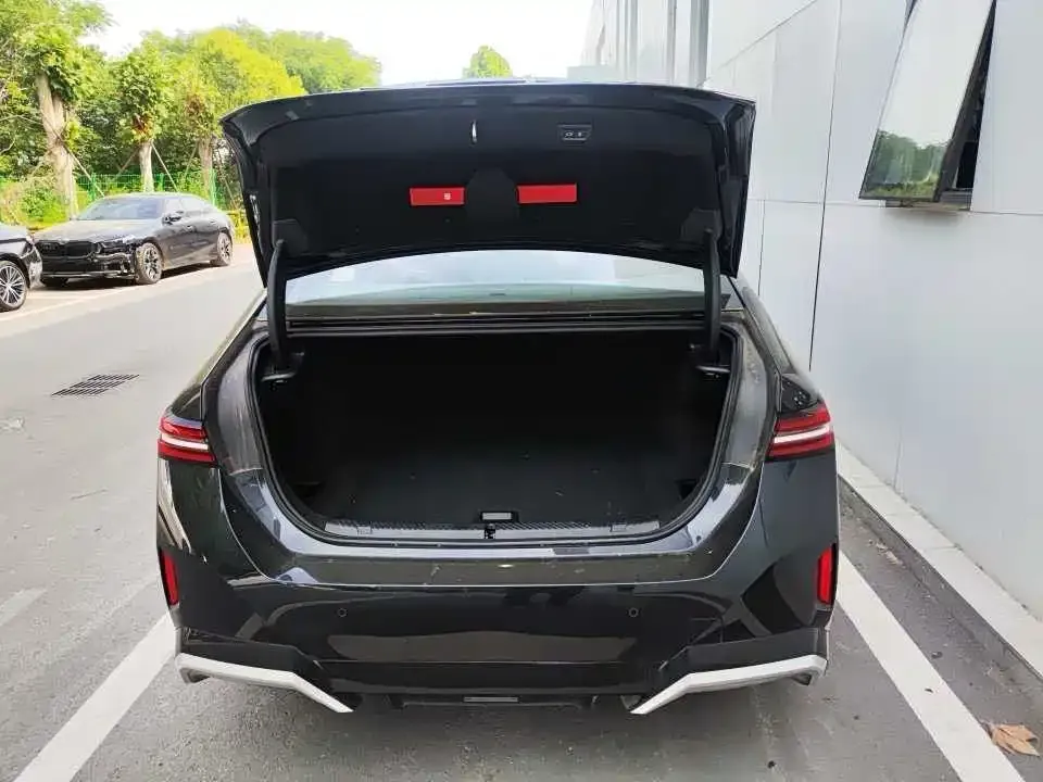 BMW i5 2025 из CN, фото 8