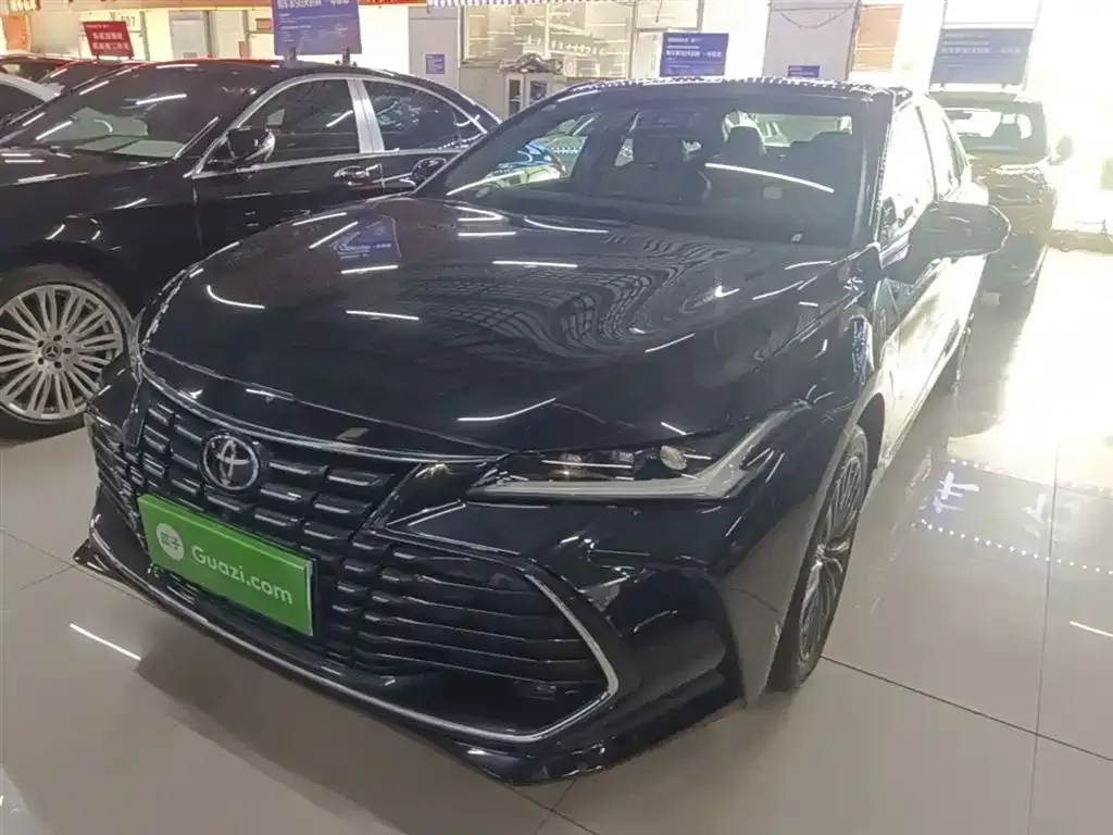 Toyota Avalon — фото 1