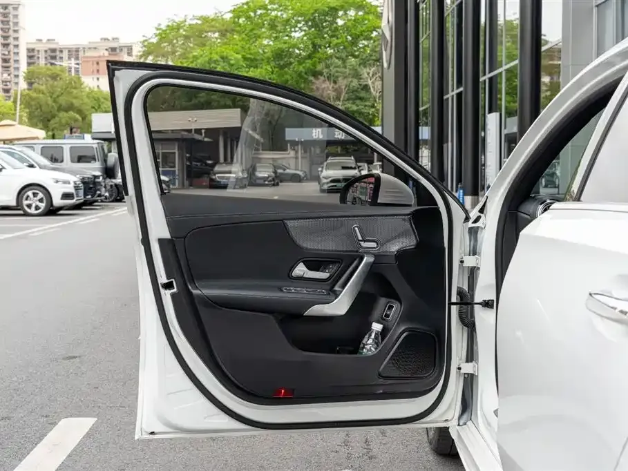 Mercedes-Benz A-Class 2023 из CN, фото 10