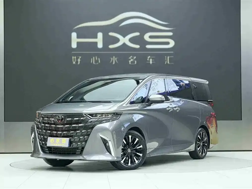 Toyota Alphard — фото 1